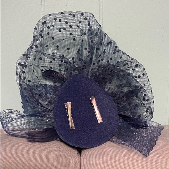 BNWT NAVY BLUE FASCINATOR WITH FEATHERS & POLKA DOT VEIL & ORGANZA RIBBONS - Picture 8 of 8